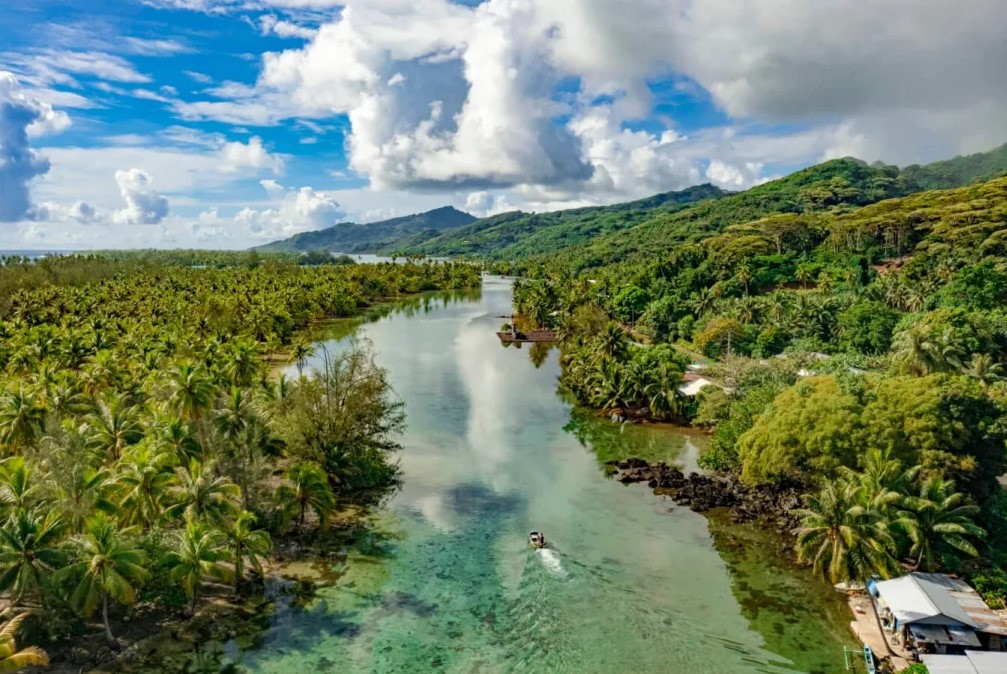 Hiking in Huahine? Tahiti Tourisme